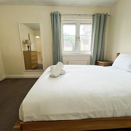 Glasgow Central - Entire House - Free Parking , Free Super Fast Wifi , Private Garden & Parking Security Buitenkant foto