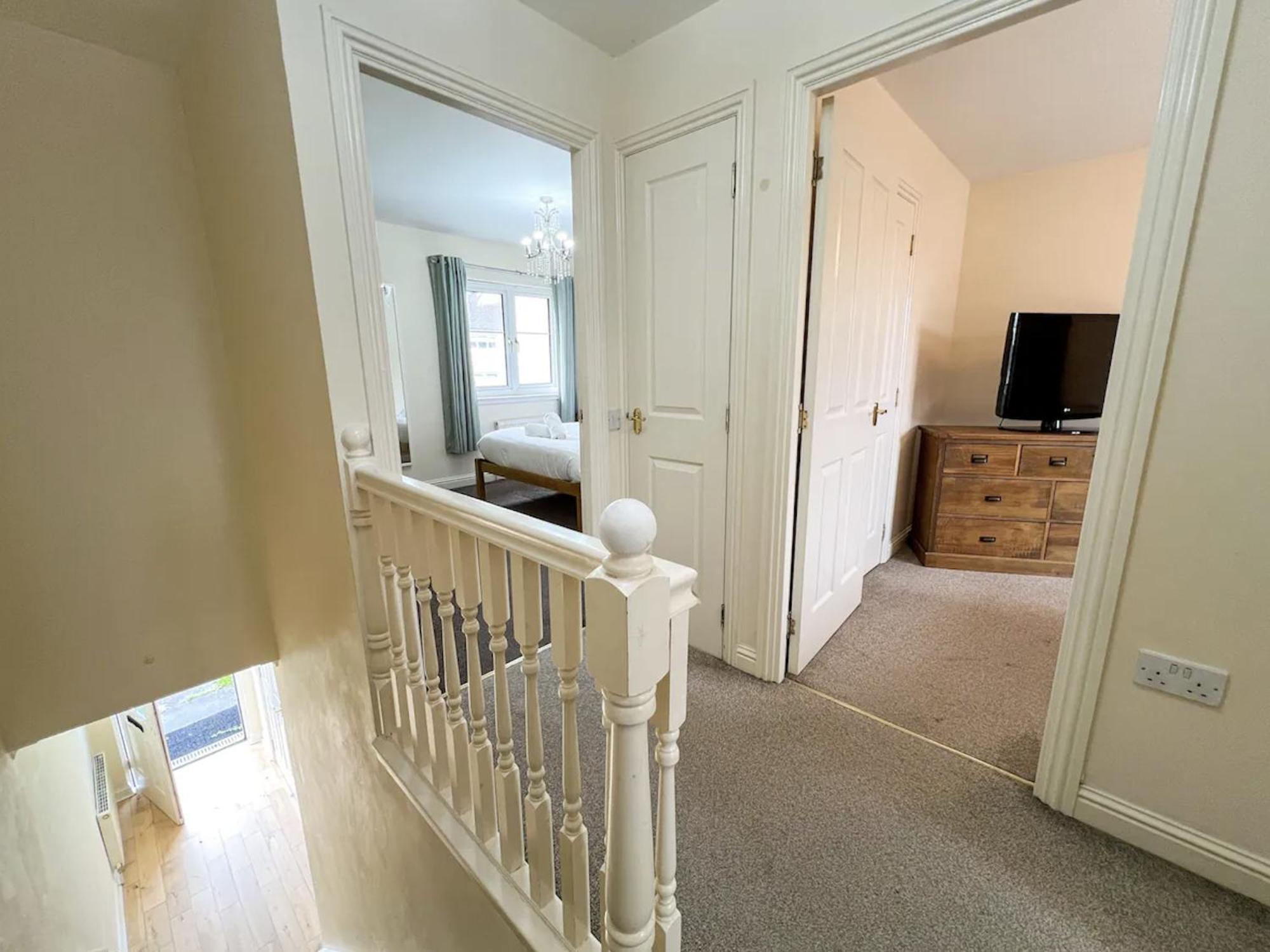 Glasgow Central - Entire House - Free Parking , Free Super Fast Wifi , Private Garden & Parking Security Buitenkant foto