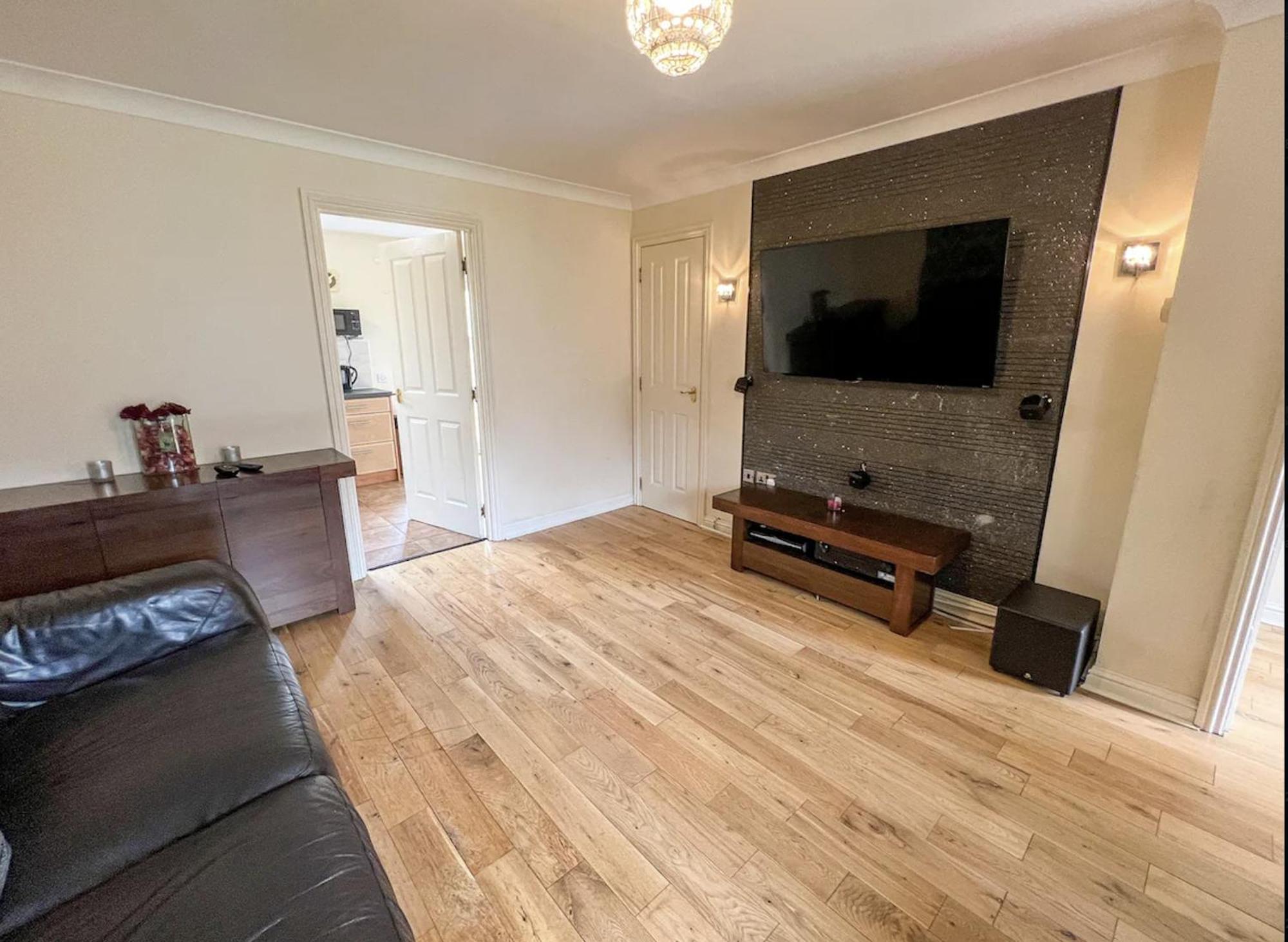 Glasgow Central - Entire House - Free Parking , Free Super Fast Wifi , Private Garden & Parking Security Buitenkant foto