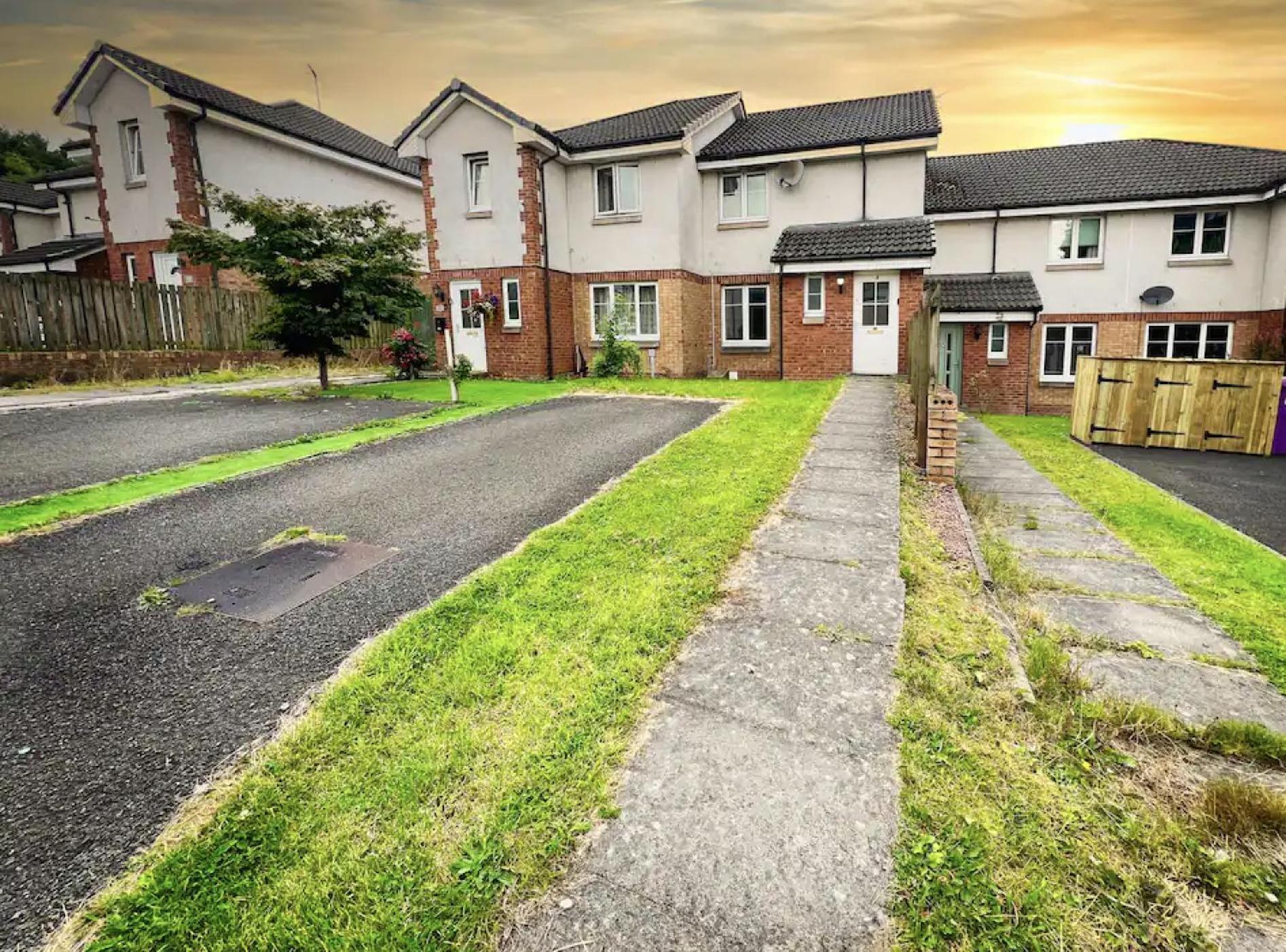 Glasgow Central - Entire House - Free Parking , Free Super Fast Wifi , Private Garden & Parking Security Buitenkant foto