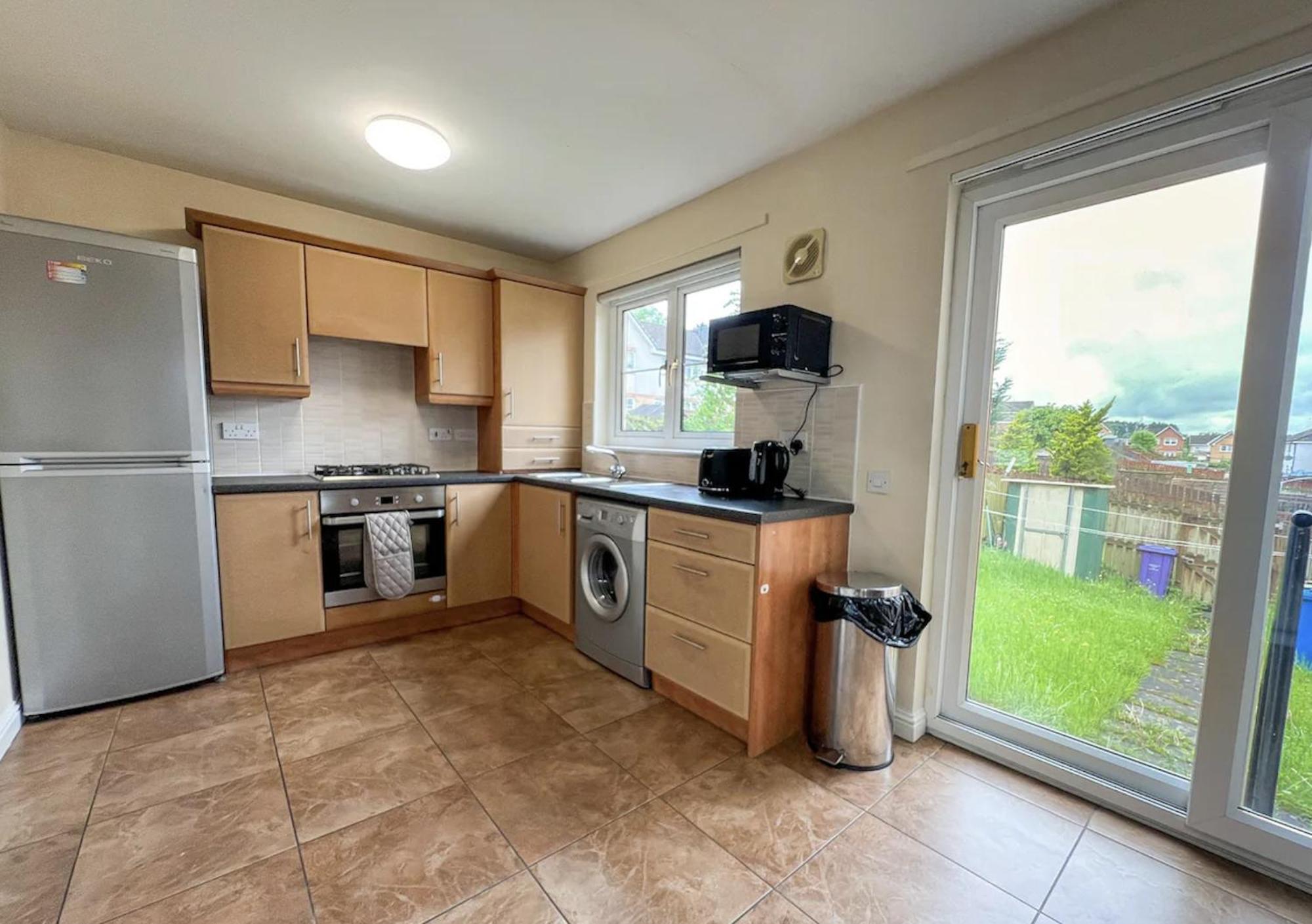 Glasgow Central - Entire House - Free Parking , Free Super Fast Wifi , Private Garden & Parking Security Buitenkant foto