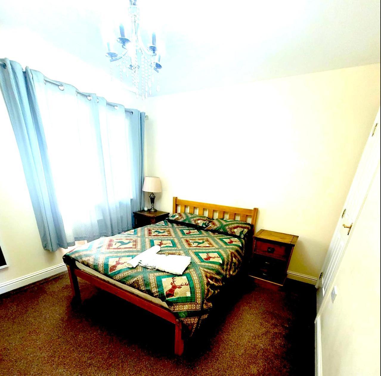 Glasgow Central - Entire House - Free Parking , Free Super Fast Wifi , Private Garden & Parking Security Buitenkant foto